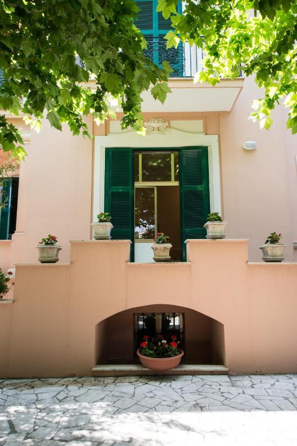 Ostello San Luigi Orione Anzio Exteriör bild